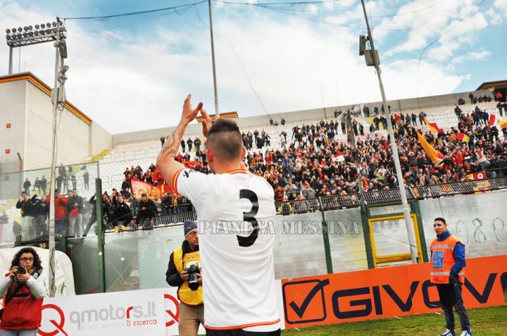 Messina-Tuttocuoio, applauso alla Curva Sud