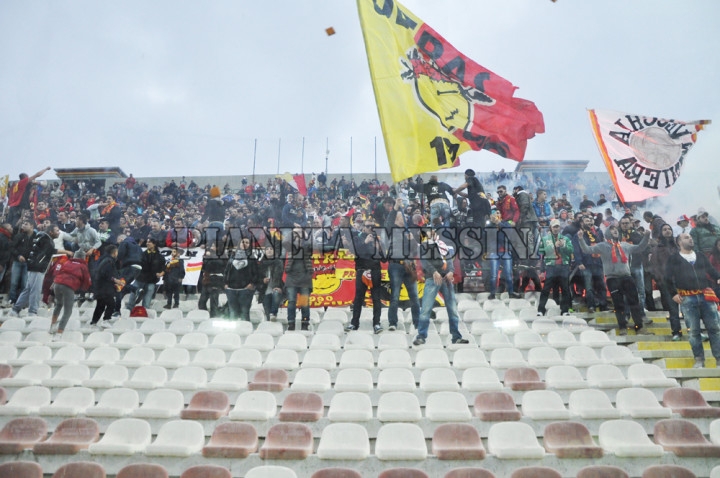 Suggestiva immagine della Sud nel match contro il Catanzaro