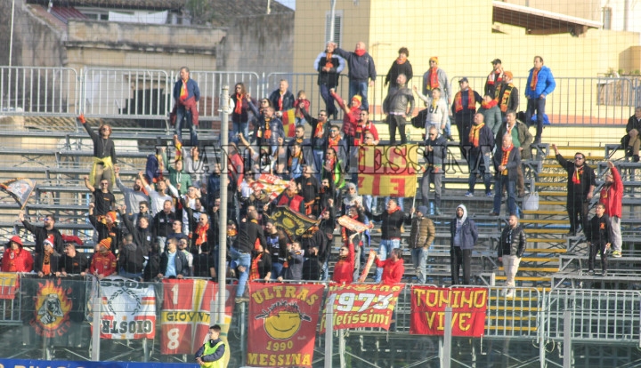 i-tifosi-messinesi-presenti-a-siracusa